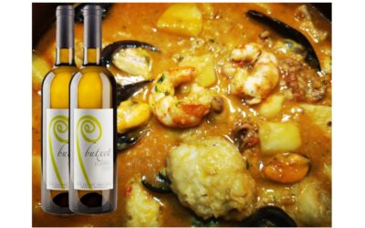 Va de Blanc de la bodega Butxet maridado con caldera de pescado y marisco